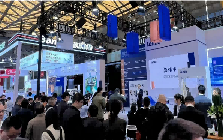 Lenze는 효율성 혁신과 속도로 물류의 새로운 미래를 정의합니다.