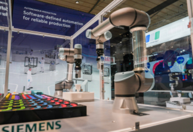 Siemens drives industrial innovation with AI and green technology: full analysis of strategic layout by 2025